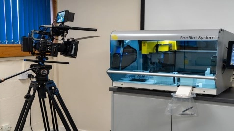 [Product Video] Beeblot Bench Top XYZ Machine image 6