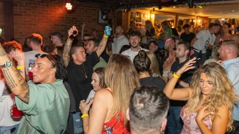 [EVENT] Ian Van Dahl vs Ultrabeat @ Alexander's Live image 7